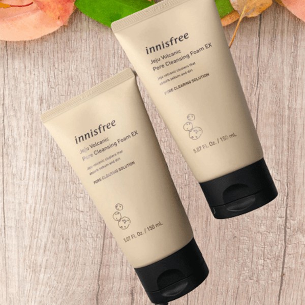 Sữa rửa mặt tro núi lửa Innisfree Jeju Volcanic Pore Scrub Foam 150ml