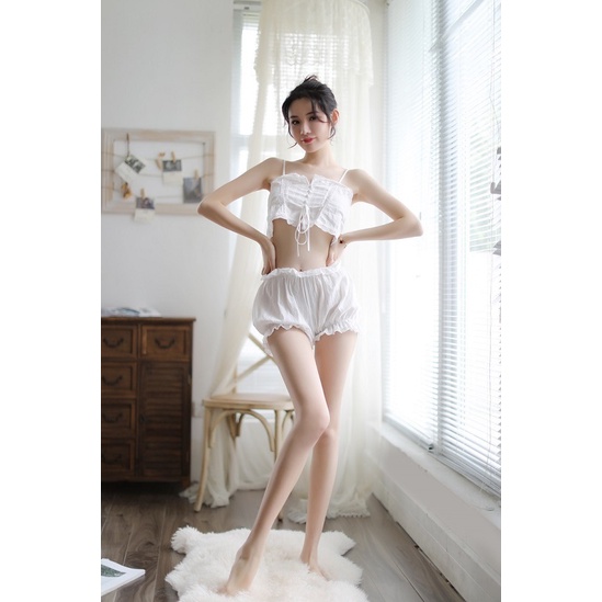 Đồ` ngủ 2 dây trăng' dễ thương gợi cảm
