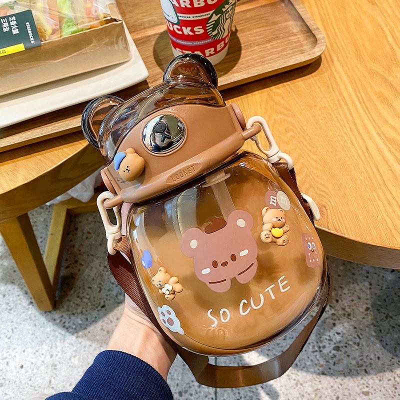 Bình nước mang đi học in hình gấu dễ thương có ống hút cho bé 1300ml