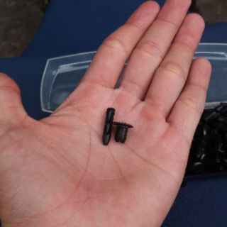 Ốc nhựa bấm dàn áo