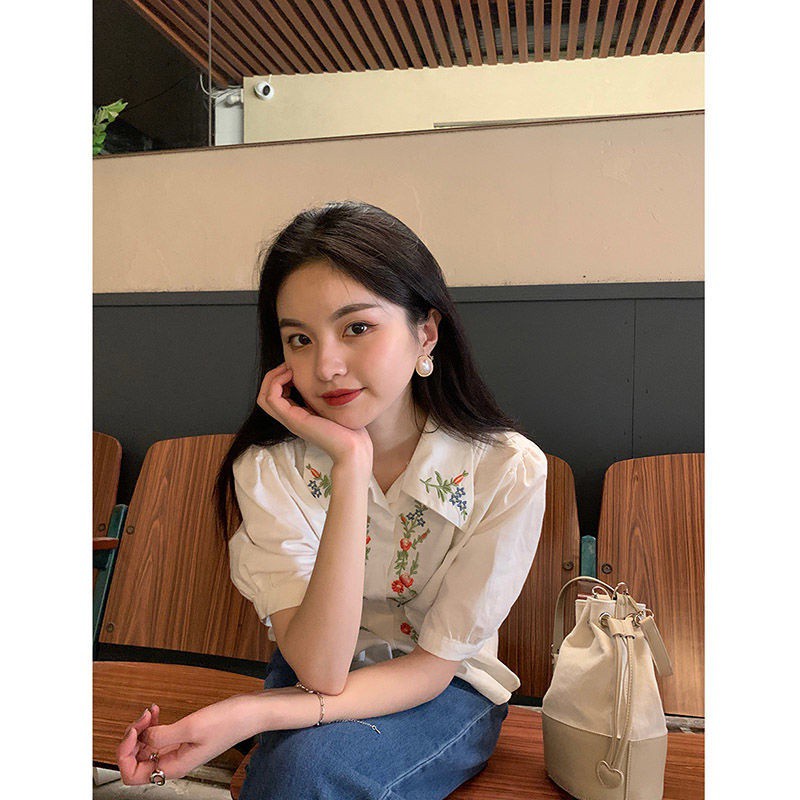 Áo croptop tay ngắn thêu hoa phong cách Hàn Quốc cho nữ