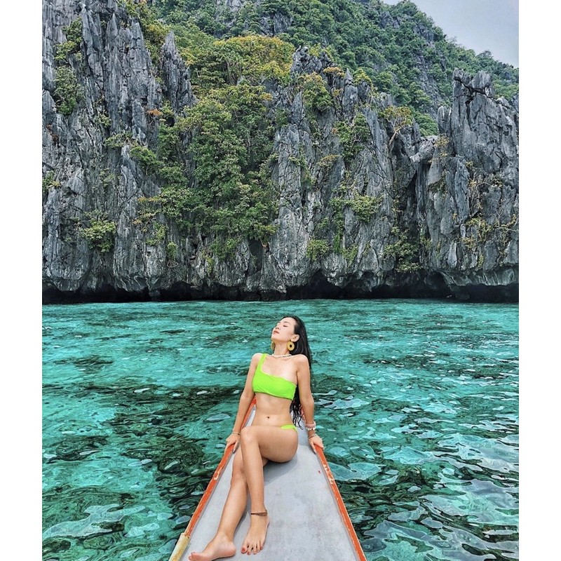 Bikini lệch vai màu neon siêu nổi bật và sexy