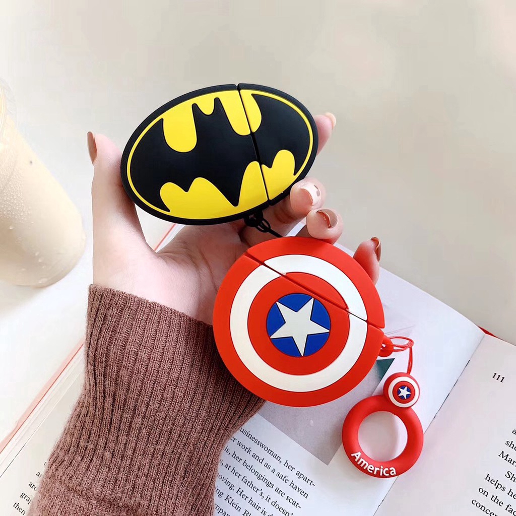 Vỏ bọc silicon bảo vệ hộp tai nghe in biểu tượng khiên của Captain America/Batman cho Apple Airpod 1 2