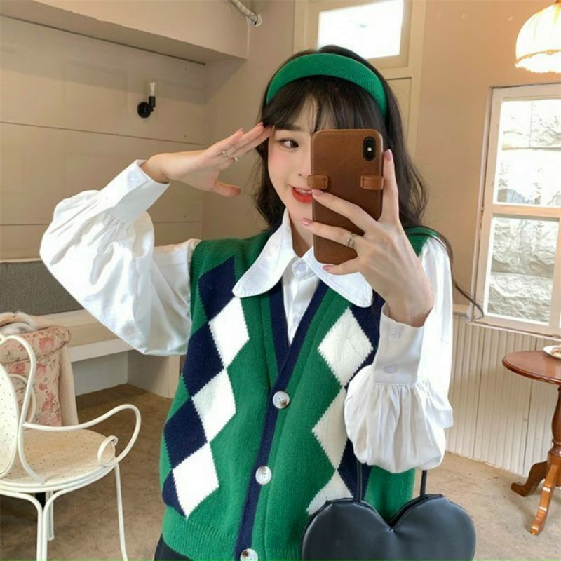 Áo len gile nữ - hình quả trám khuy