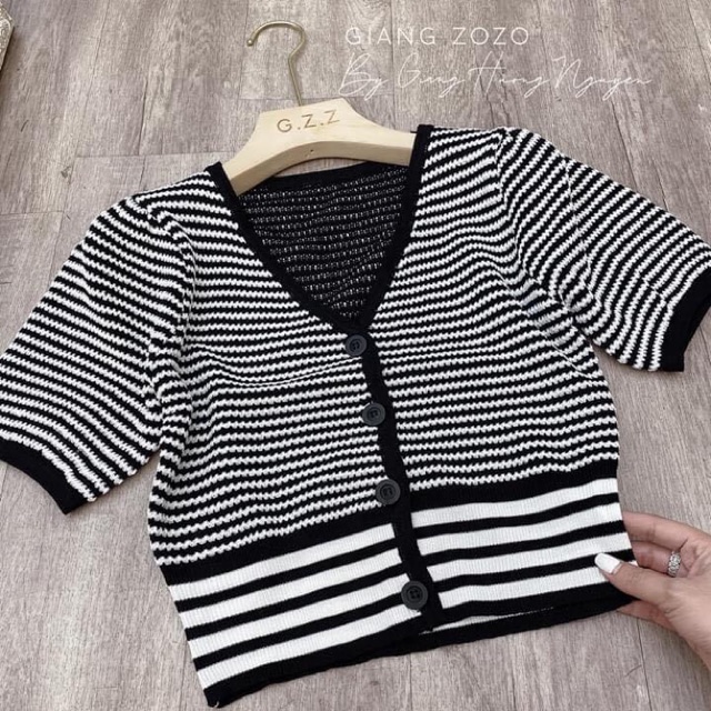 Áo len croptop kẻ ngang