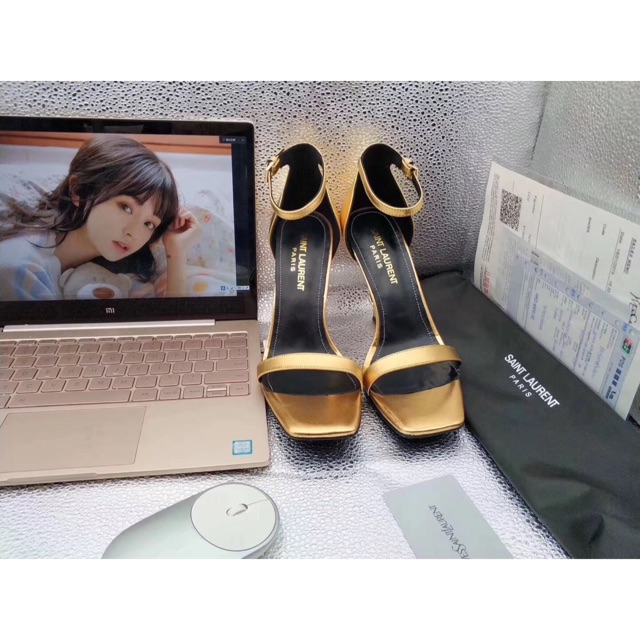 Sandal y sl ánh kim rực rỡ cho nàng tiệc tùng