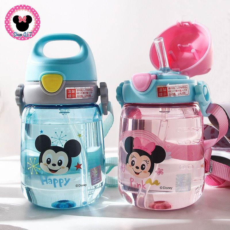 Bình nước hãng DISNEY nhỏ xinh ,hình hoạt hình . Có ống hút ,tay xách và dây đeo tiện lợi