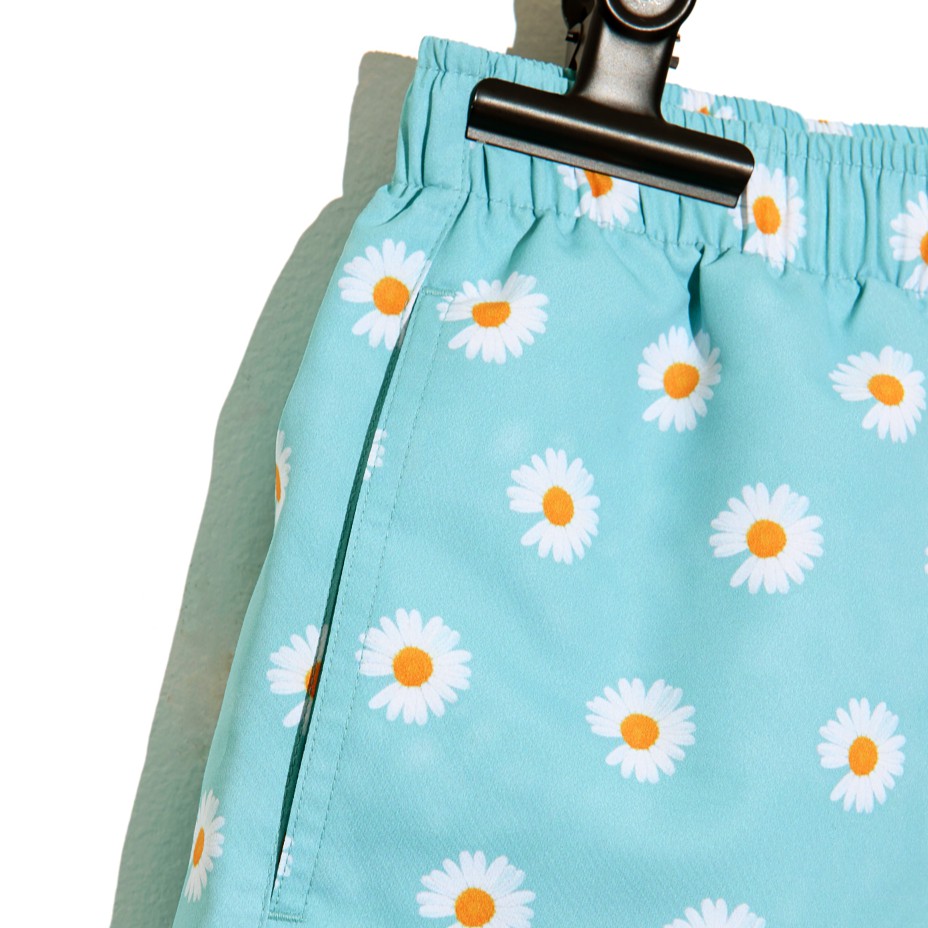 Quần đùi xanh nhiều hoa cúc daisy