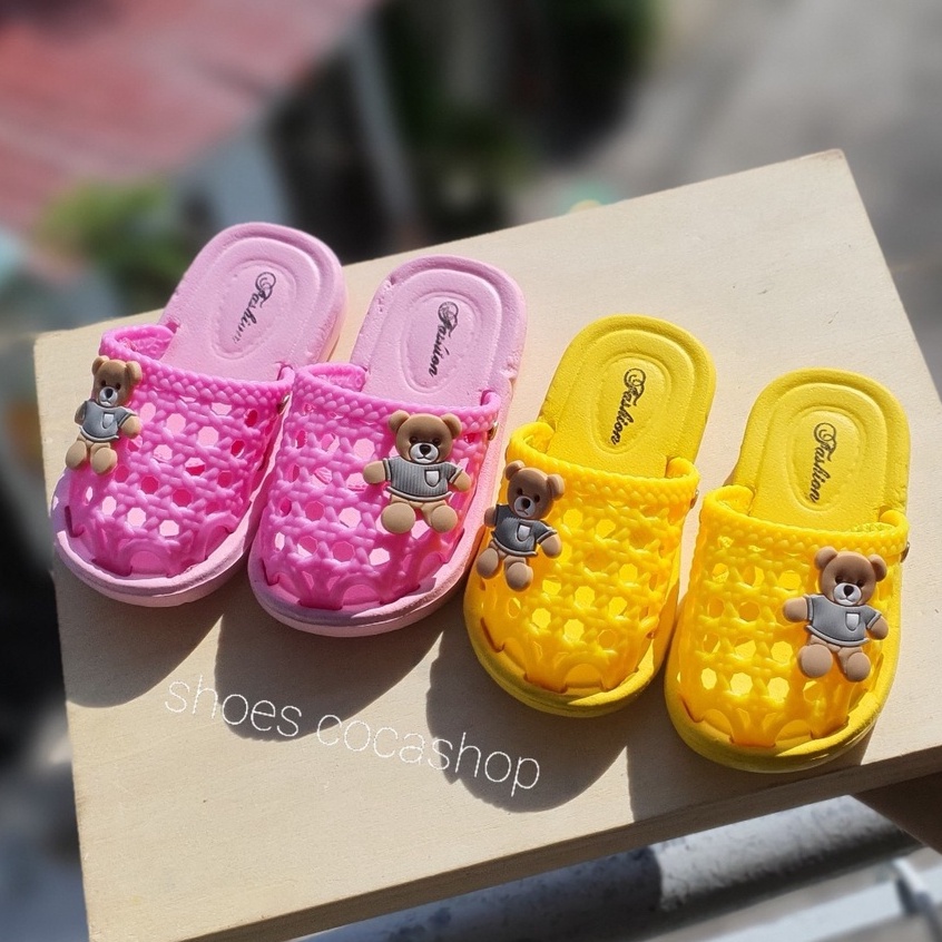 Dép sục kèm quai thun siêu nhẹ cho bé gái cute, thoáng chân tặng kèm sticker thun co giản size 24-30 không kèm dây