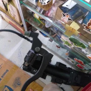 Cùm tay phanh bên phải có chân kính sirius jupiter phanh đùm
