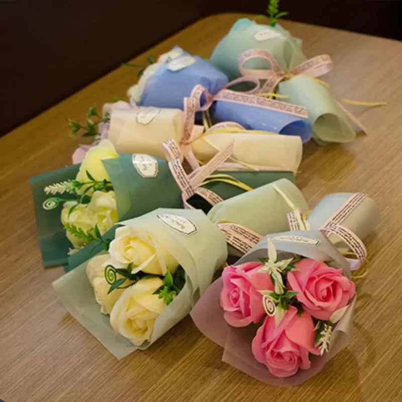 Bó hoa hồng sáp giả xinh xắn phù hợp làm quà tặng ngày của Mẹ