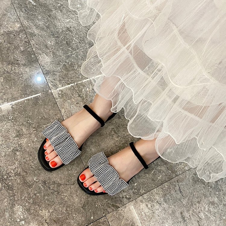 Giày Xăng Đan Nữ Quai Ngang Đế Bằng Thời Trang | BigBuy360 - bigbuy360.vn