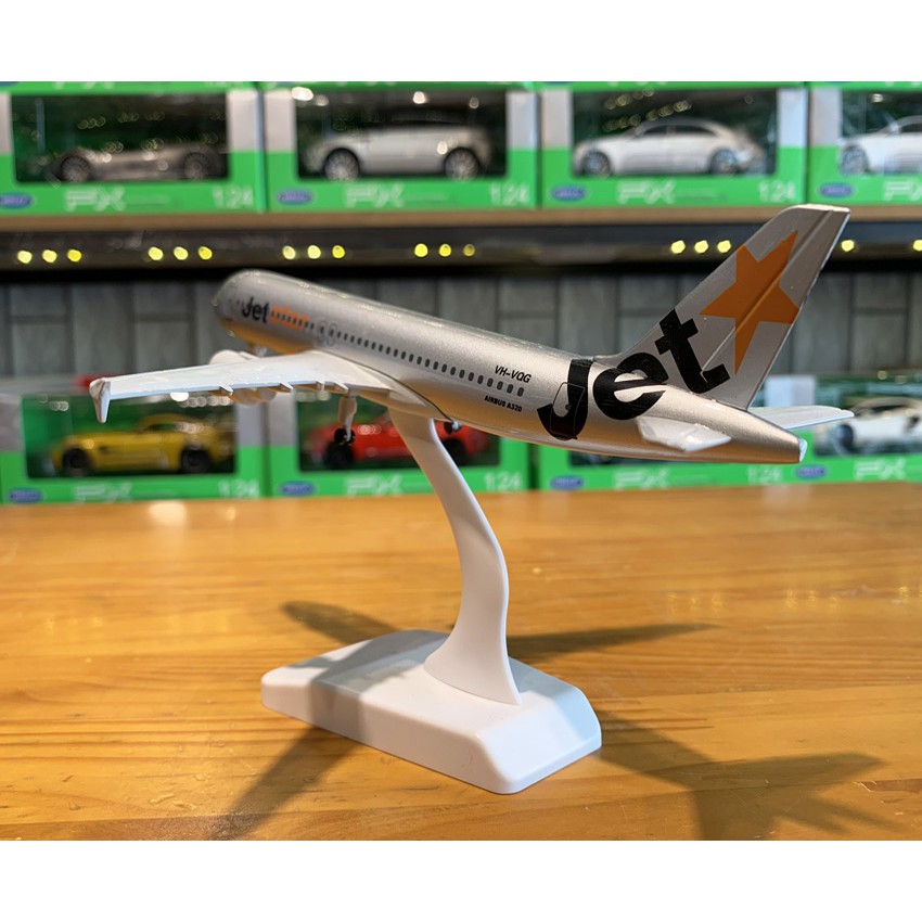 Mô hình máy bay Airbus A330 Jetstar Pacific 20cm hãng Aircraft Model