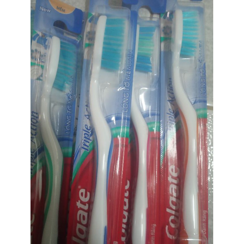 1 cây bàn chải đánh răng colgate 7k