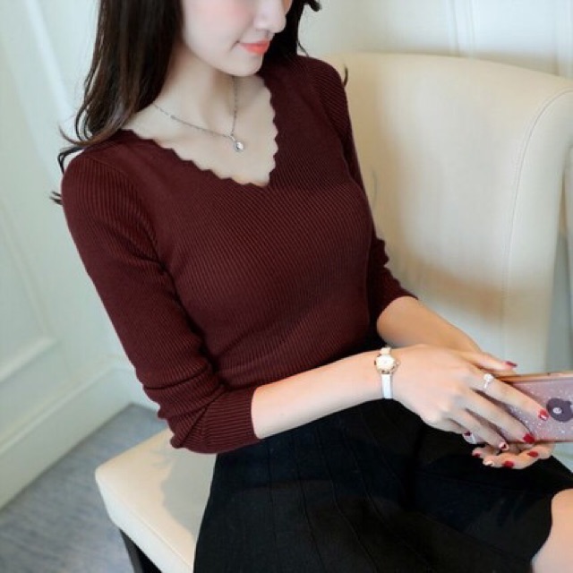 Áo len cổ chữ V điệu Đà