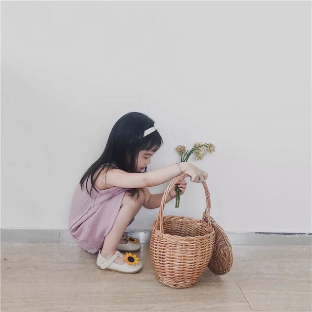 Váy hai dây bé gái