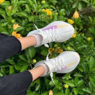 Giày yz đổi màu
