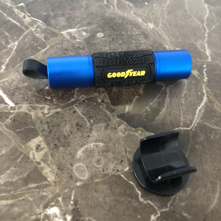 Dụng cụ phá kính, cắt dây an toàn thoát hiểm ô tô Goodyear GY-5480 - BẢO HÀNH 6 THÁNG