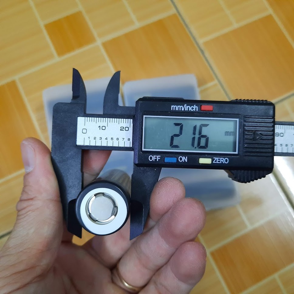 Pin 21700 BST 3.7v dung lượng 4500mah dòng xả 45A (pin mới)