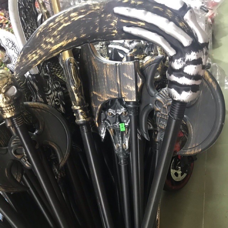Cây vũ khí dài 1 m tay cầm halloween
