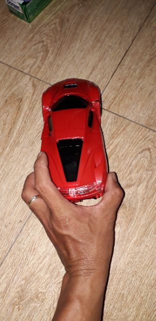 Xe mô hình chạy PIN bằng nhựa biến thành Robot có nhạc và đèn Led tặng kèm PIN