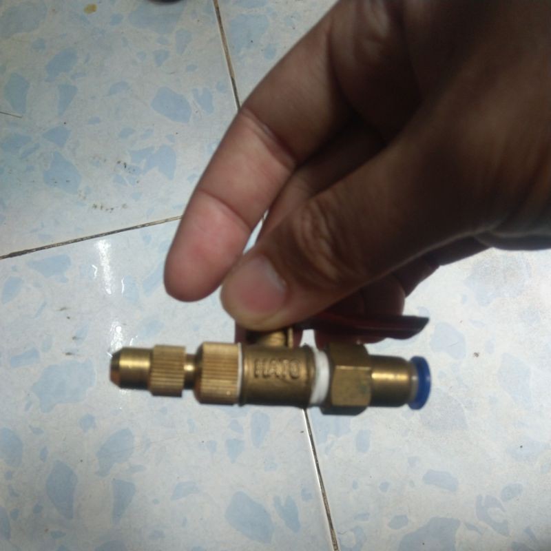 Béc rửa xe- kèm van đồng nối nhanh ra dây 8