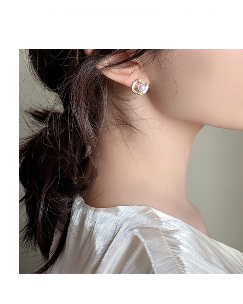 Khuyên tai đính ngọc trai đơn giản phong cách retro Hàn Quốc