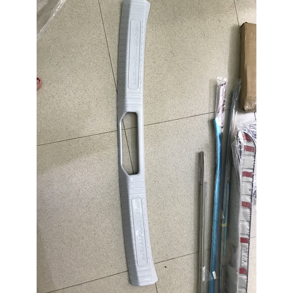 Ốp Chống trầy cốp Toyota Fortuner 2017-2022 , chất liệu titan cao cấp