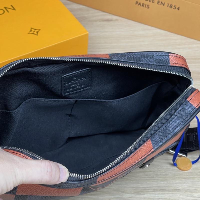 Túi đeo chéo nam LV caro màu cam cá tính thời trang da canvas chống nước size 27cm - LV40188