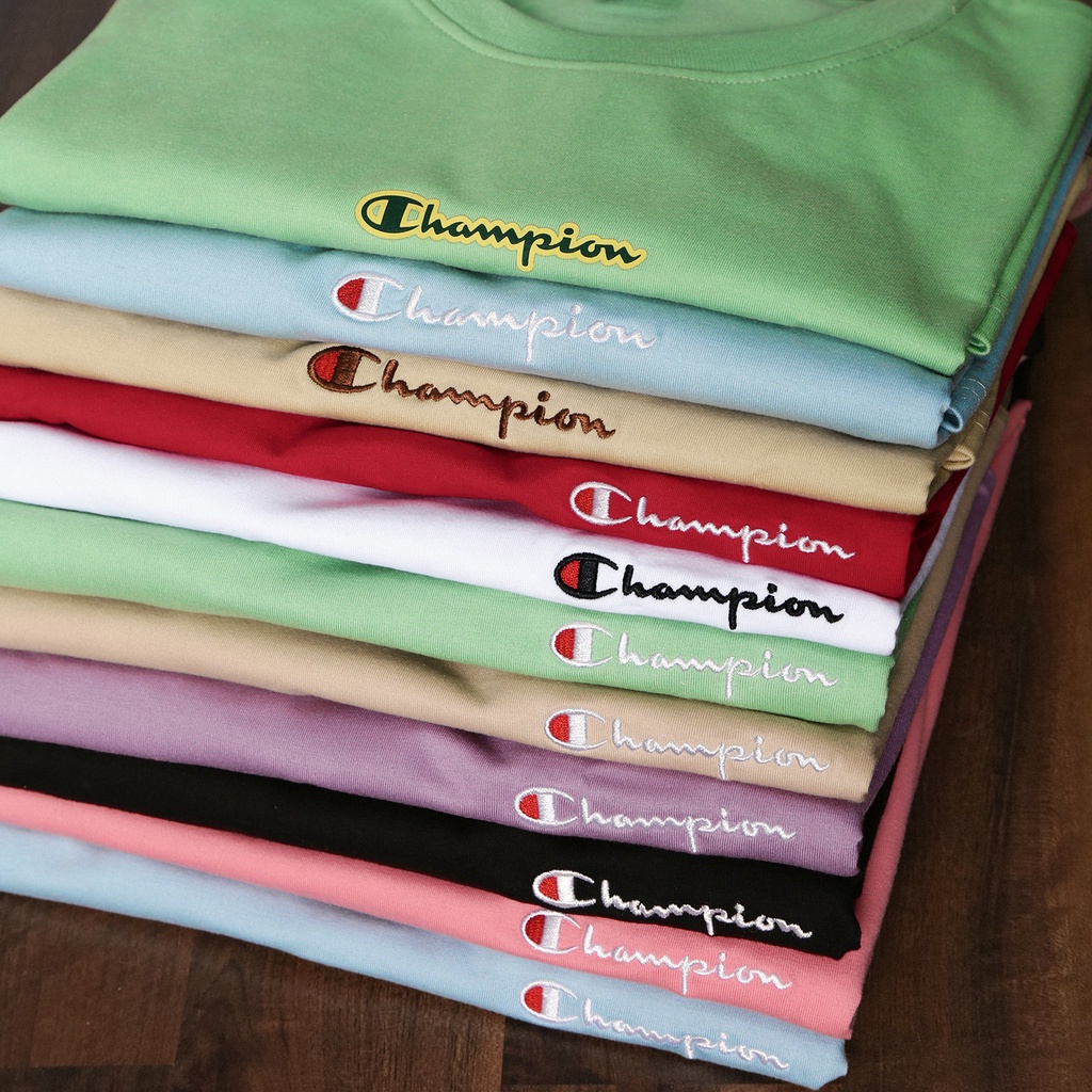 Áo Thun Champion Màu Hồng Thêu Chữ Màu Trắng Chất Liệu 100% Cotton Thoáng Mát Form Rộng Thoải Mái