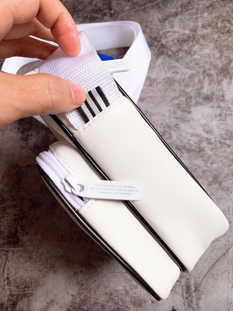 Túi đeo chéo trắng adidas