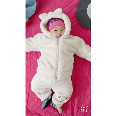 Áo Khoác Lông Màu Trắng cho bé
