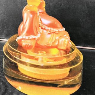 Di Lặc lưu ly để xe