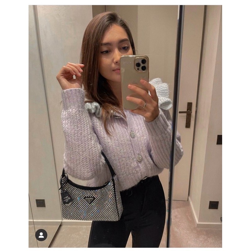 Túi gắn đá prada