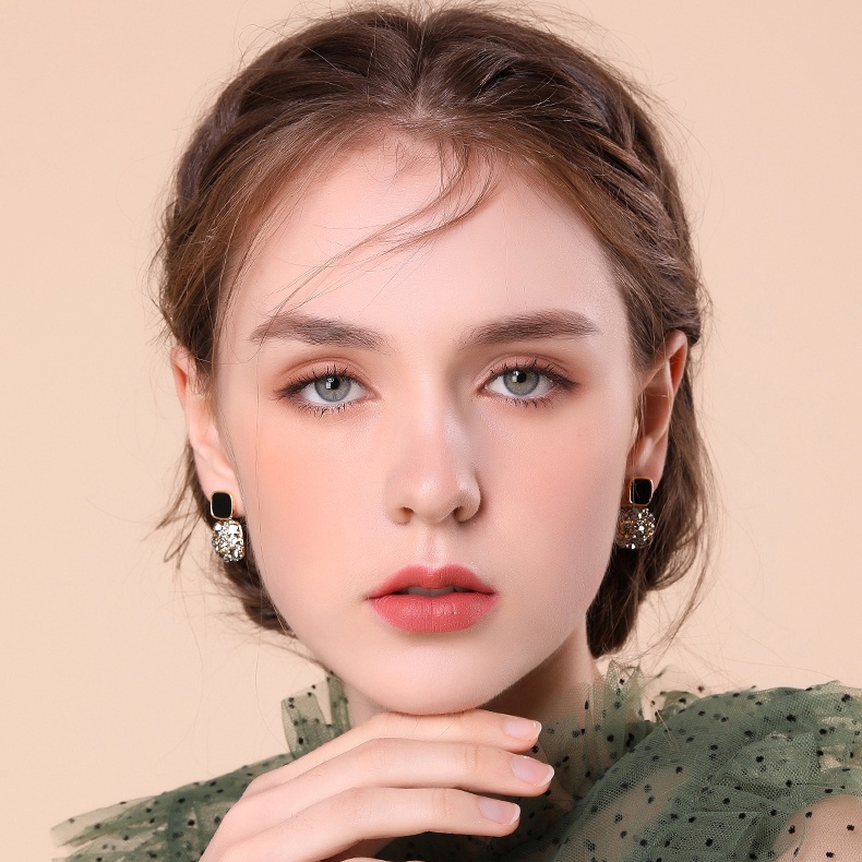 Khuyên Tai Nữ Đính Đá Sang Trọng