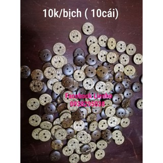 Nút gỗ hình thú và hoa văn