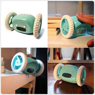 Đồng hồ báo thức bánh xe chạy