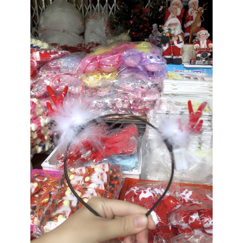 Kính mắt và bờm noen cho bé