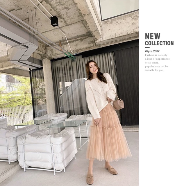 Sĩ- chân váy lưới đuôi cá dài