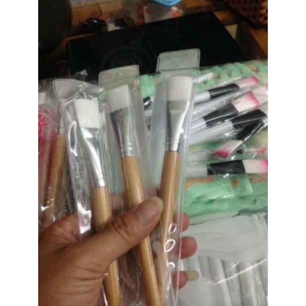 Cọ đắp mặt cán gỗ dùng trong spa tmv