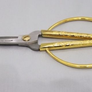 Kéo rồng vàng sang chảnh cắt được thịt gà