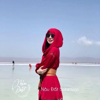Đầm boho đỏ xẻ tà kèm khăn