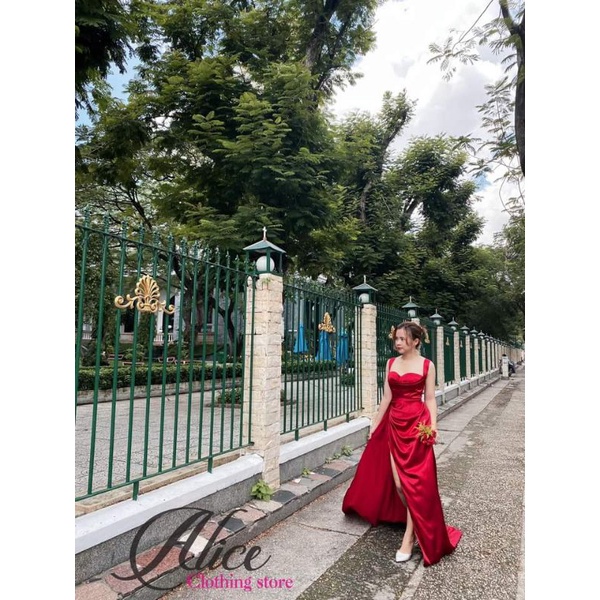 Đầm xẻ tà hai dây