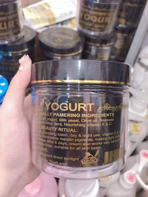 Kem body yogurt đen