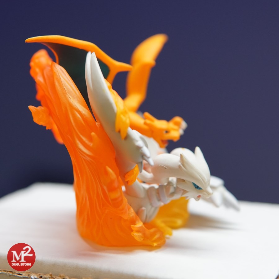 Mô hình TCG Charizard and Reshiram GX Tag Team - Hàng chính hãng lấy từ hộp Figure Collection