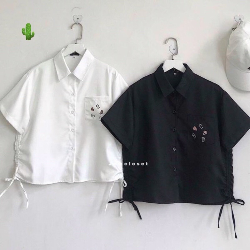 Áo sơ mi croptop rút hai bên , túi hoạ tiết thêu