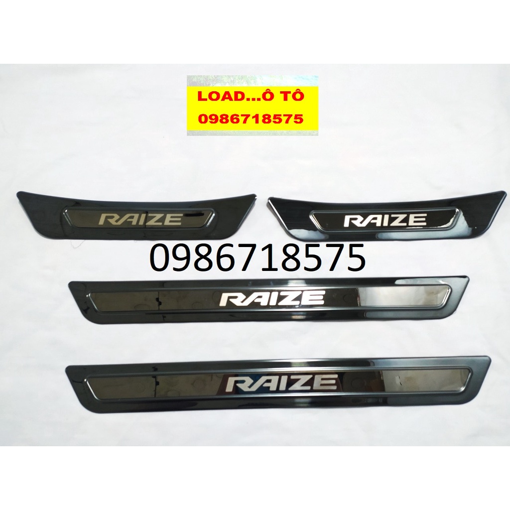 Ốp Bậc Chân, Nẹp Bước Chân Titan Xe Toyota Raize 2022-2021 Mẫu Titan Cao Cấp