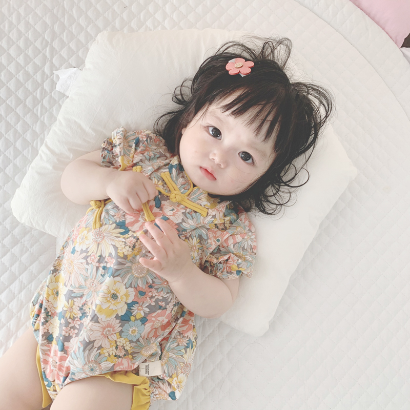 Áo liền quần tay ngắn hoạ tiết hoa cho bé