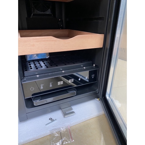 Tủ bảo quản cigar Vinocave SC - 18AH