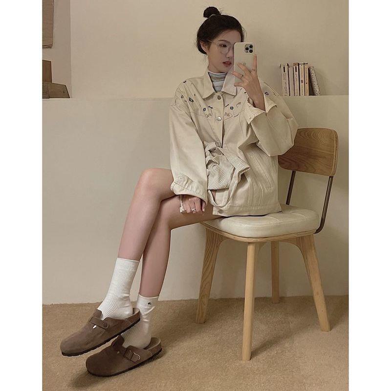 Áo Khoác Denim Thêu Hoa Dáng Rộng Màu Be Sữa Phong Cách Hàn Quốc Mùa Thu Năm 2021 St